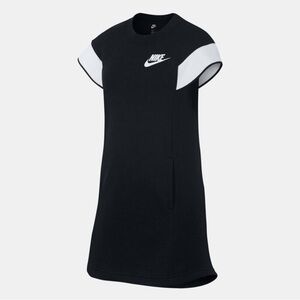 Nike Sportswear Premium Essentials Dress
